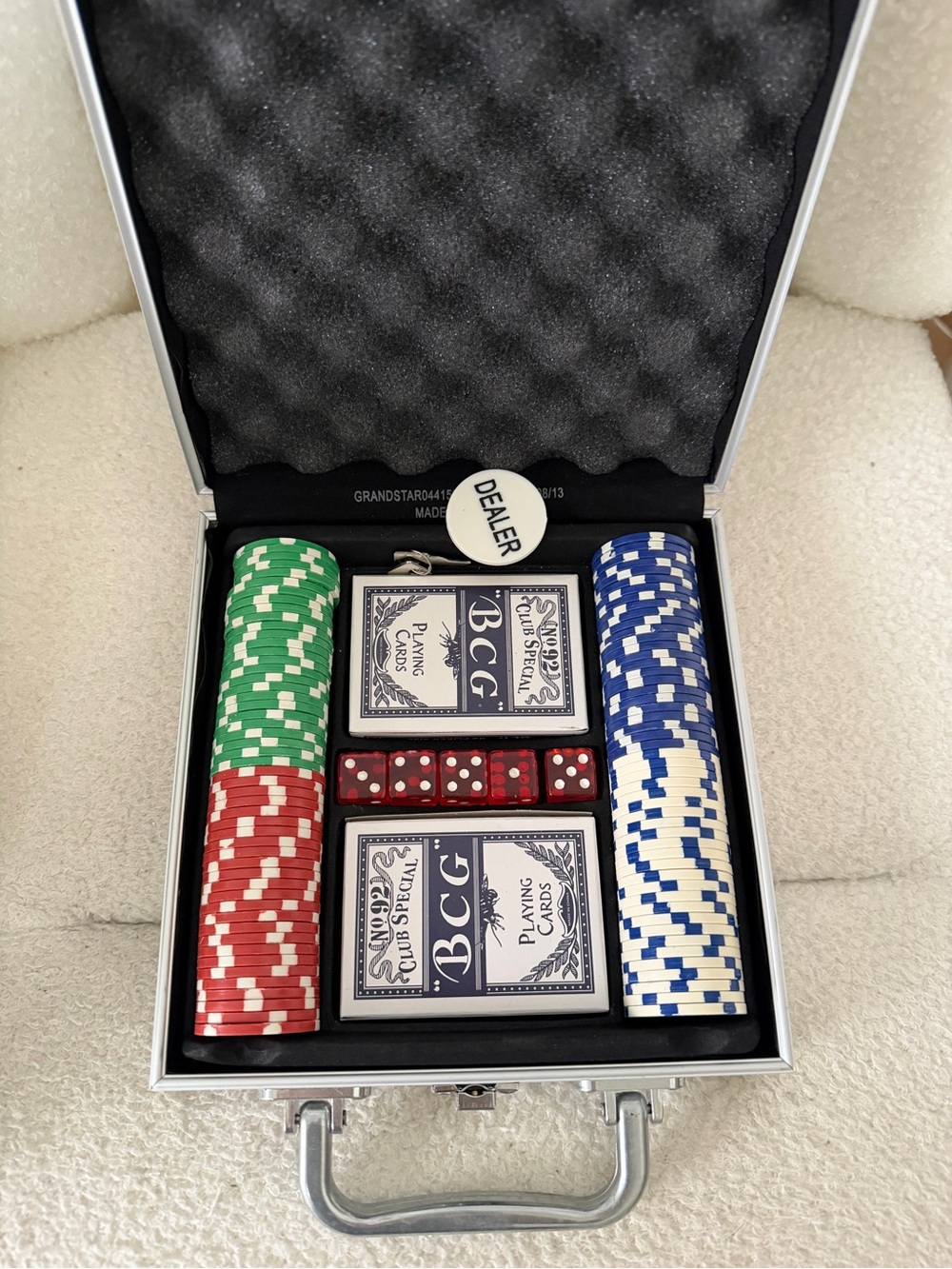 Portable poker game set with aluminum case